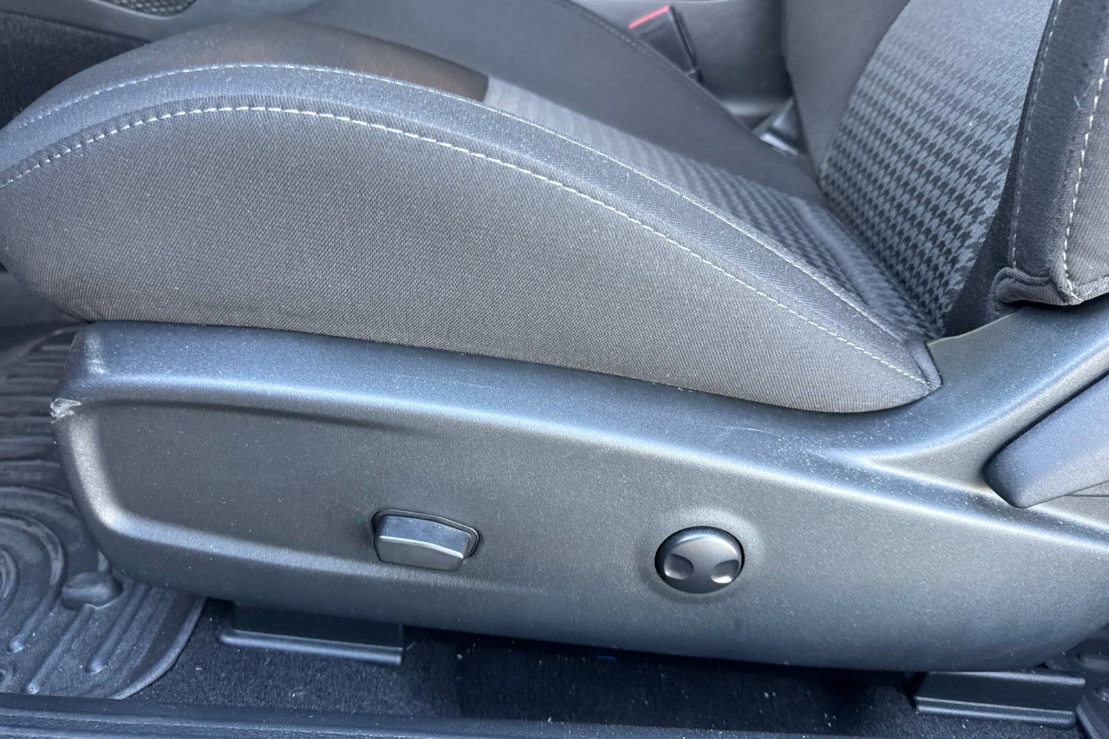 Used 2023 Dodge Challenger GT image 14