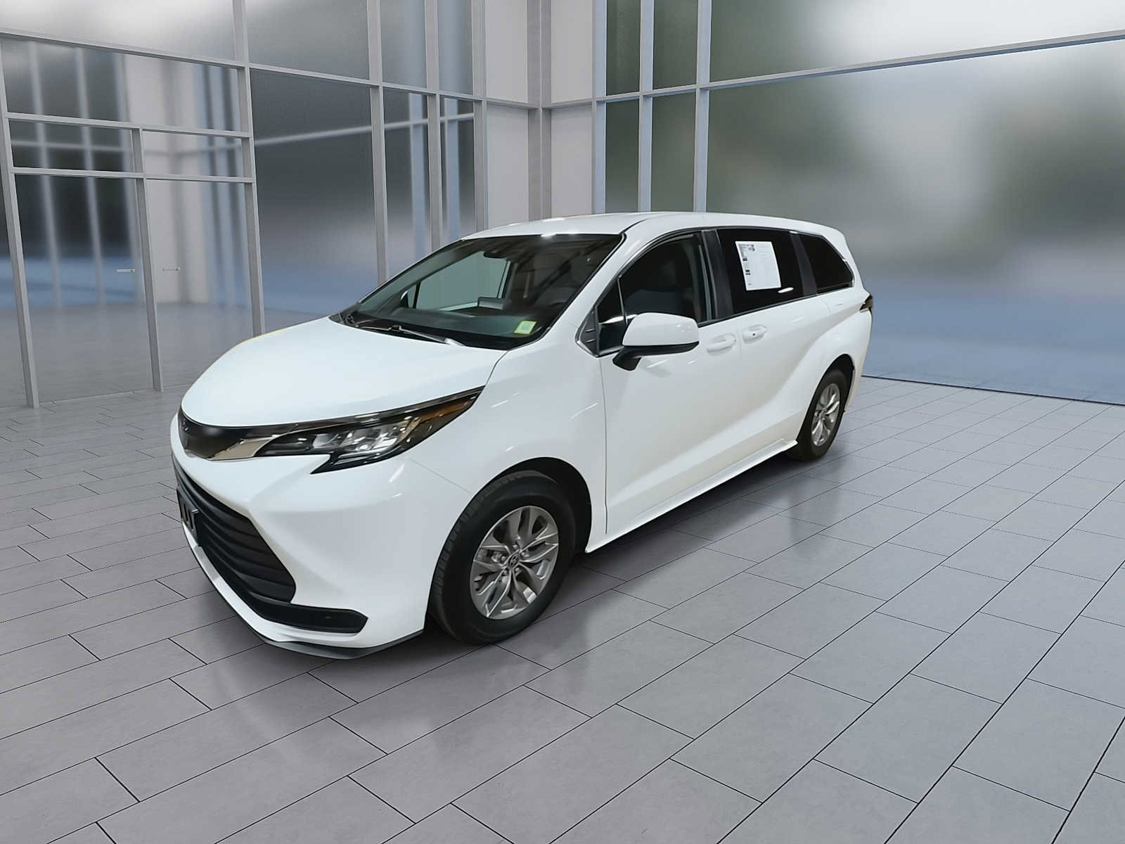 Certified 2022 Toyota Sienna LE FWD image 4