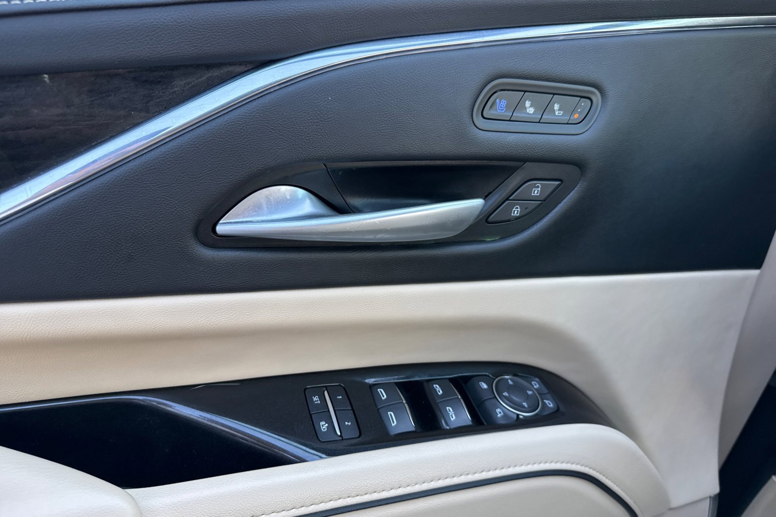 Used 2023 Cadillac Escalade ESV Premium Luxury image 10