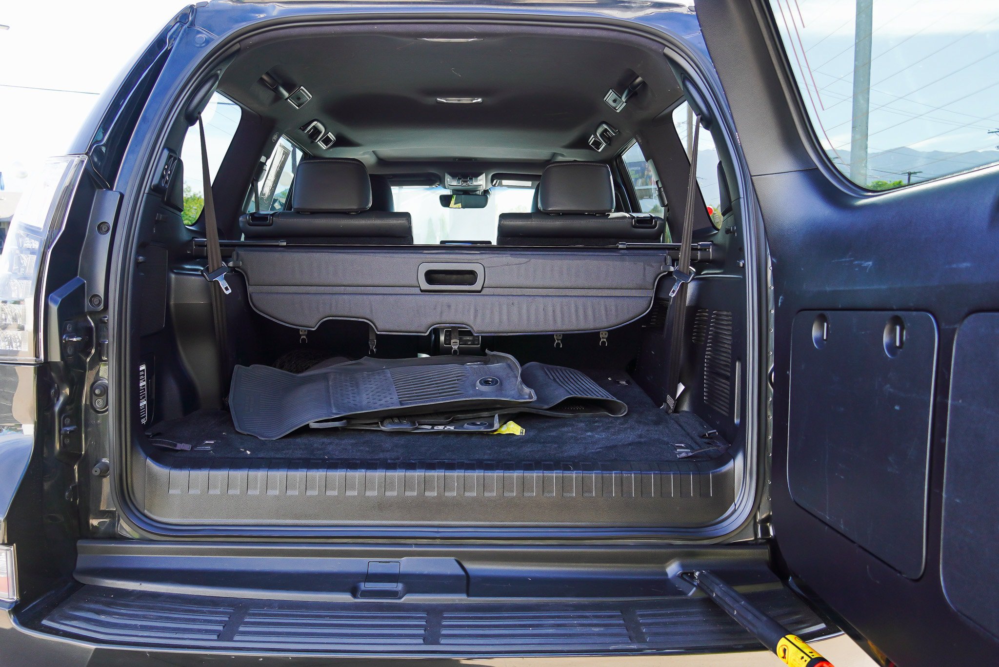 Used 2023 Lexus GX 460 Premium w/ Accessory Package AWD/4WD image 14