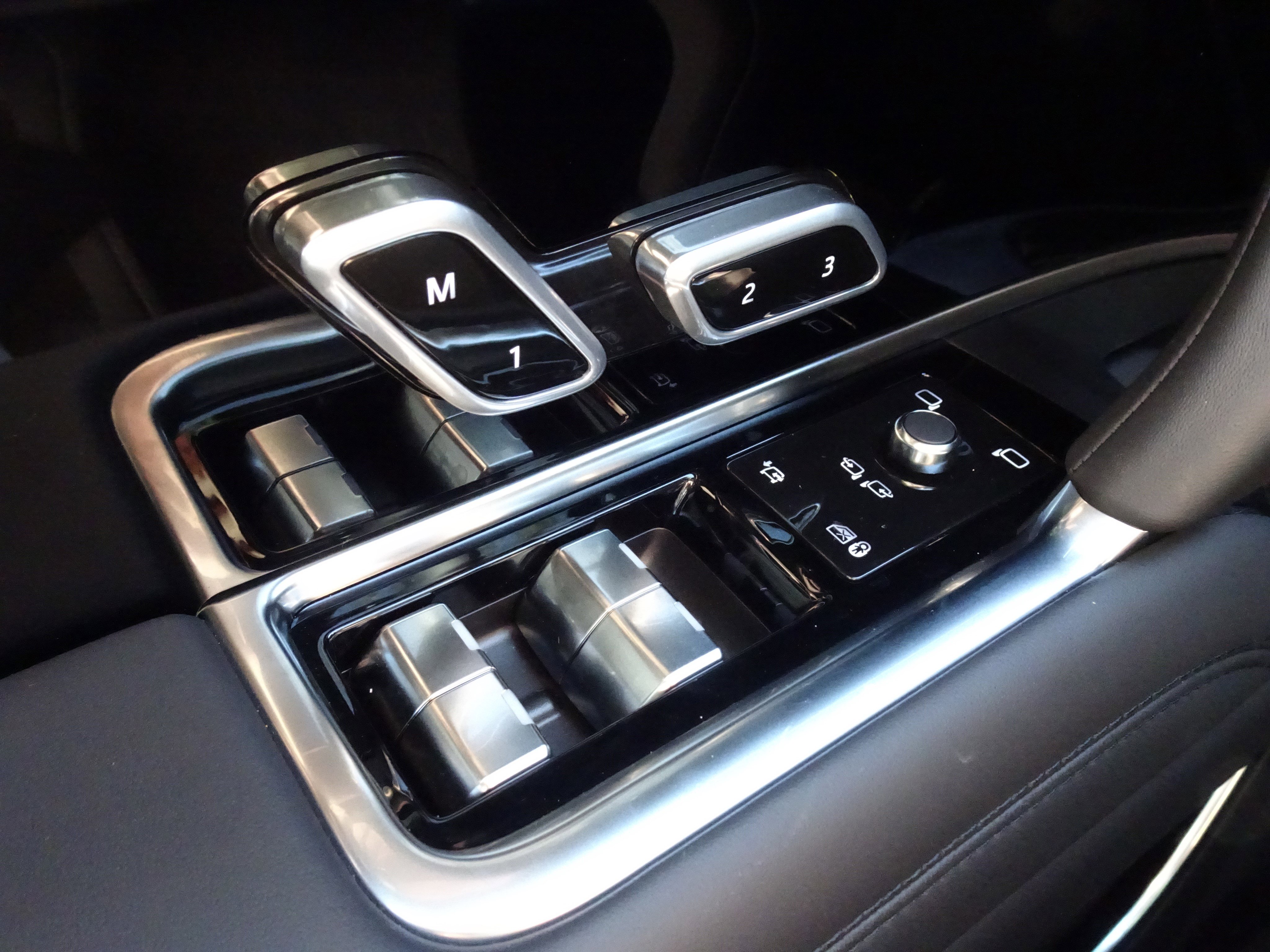 New 2025 Land Rover Range Rover SE image 25