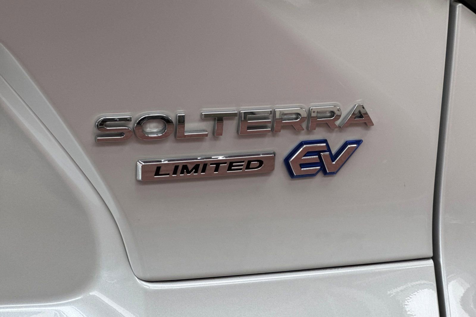 Used 2024 Subaru Solterra Limited image 37