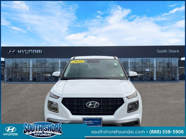 Certified 2025 Hyundai Venue SE FWD image 2