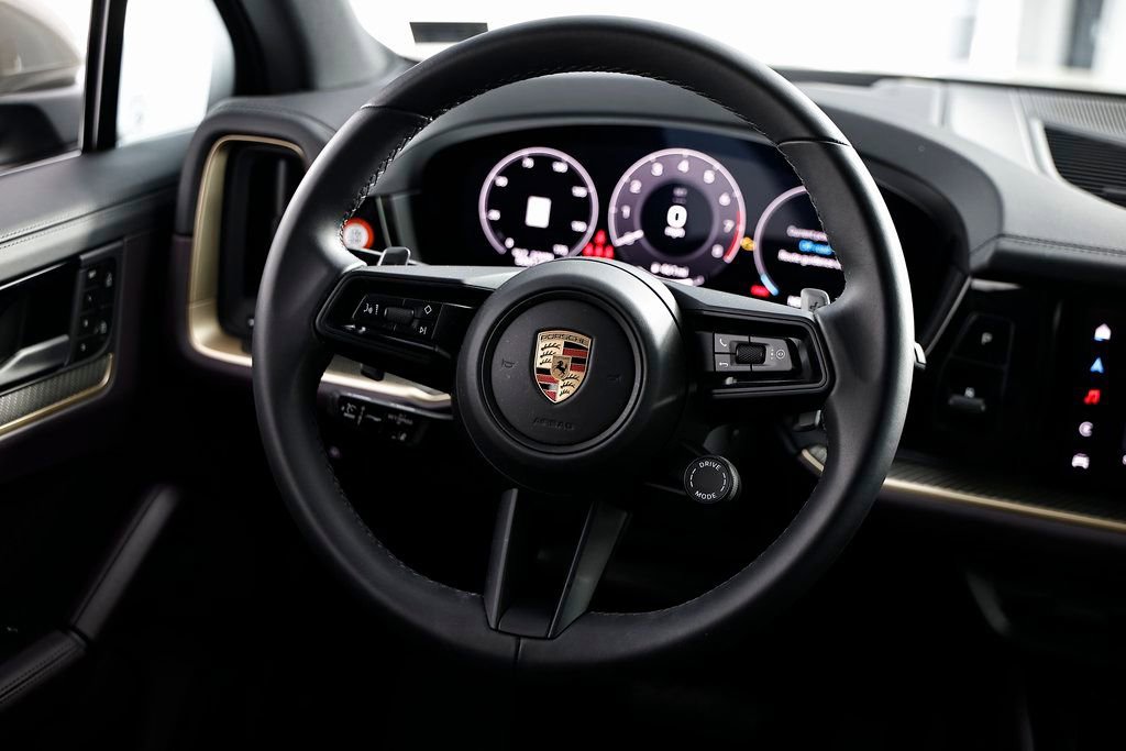 Certified 2025 Porsche Cayenne AWD/4WD image 30