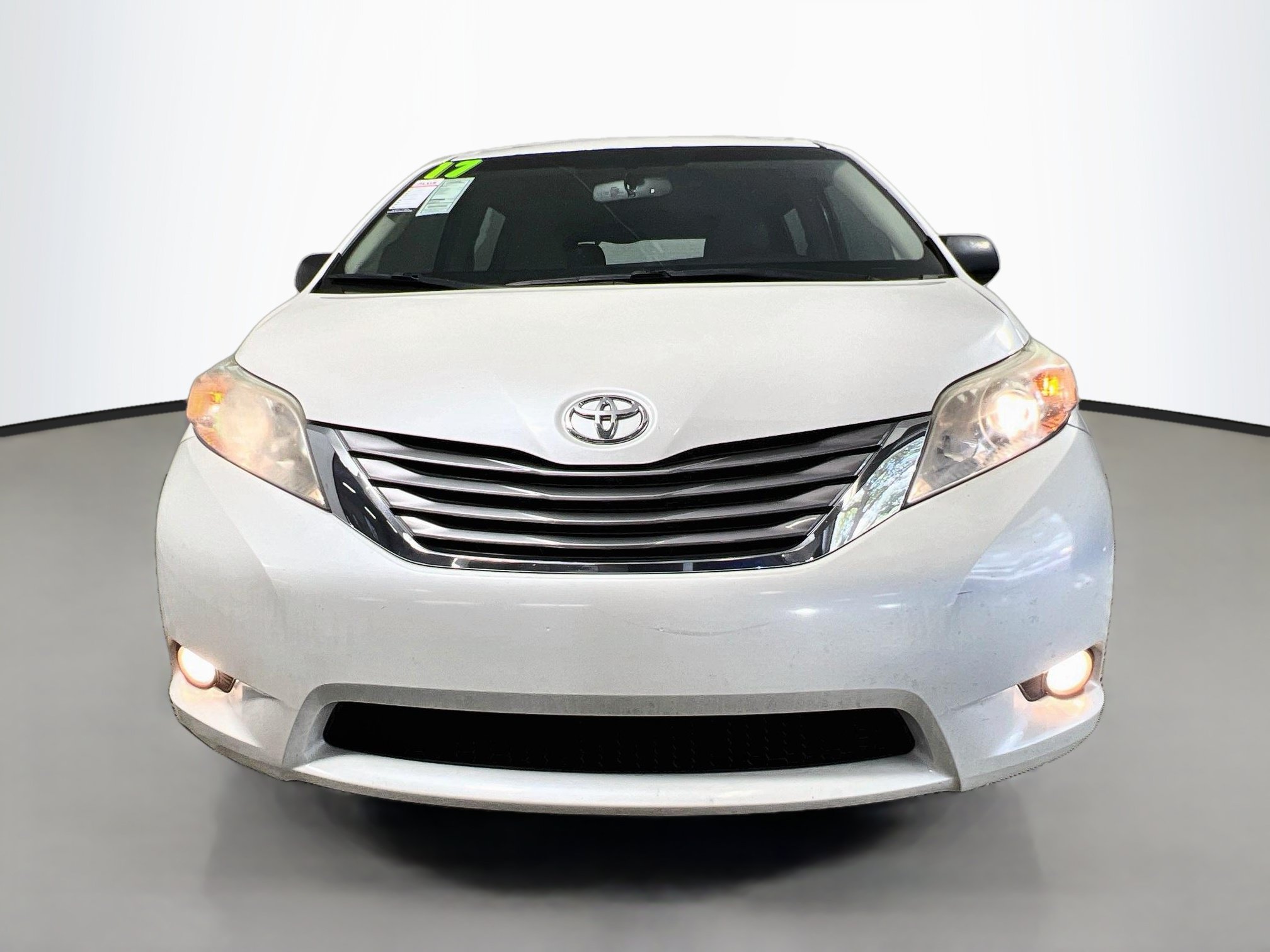 Used 2017 Toyota Sienna Limited FWD image 12