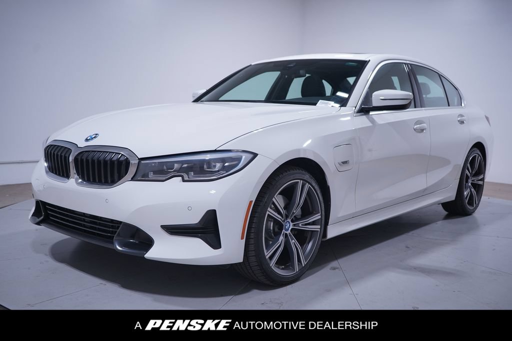 Used 2022 BMW 330e w/ Driving Assistance Package RWD image 1