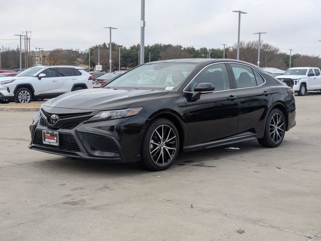 Used 2024 Toyota Camry SE image 10