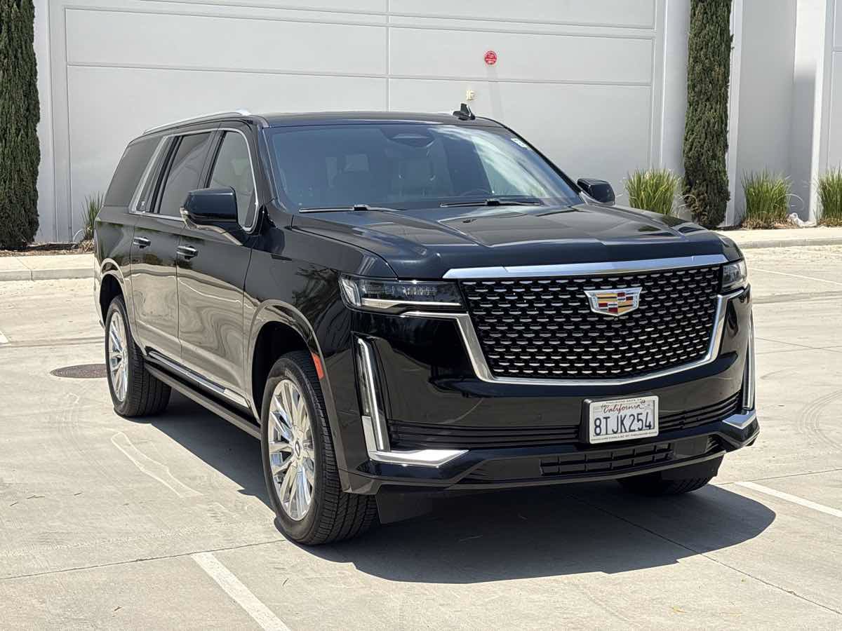 Used 2021 Cadillac Escalade ESV Premium Luxury w/ Driver Assist Tech Package RWD image 2