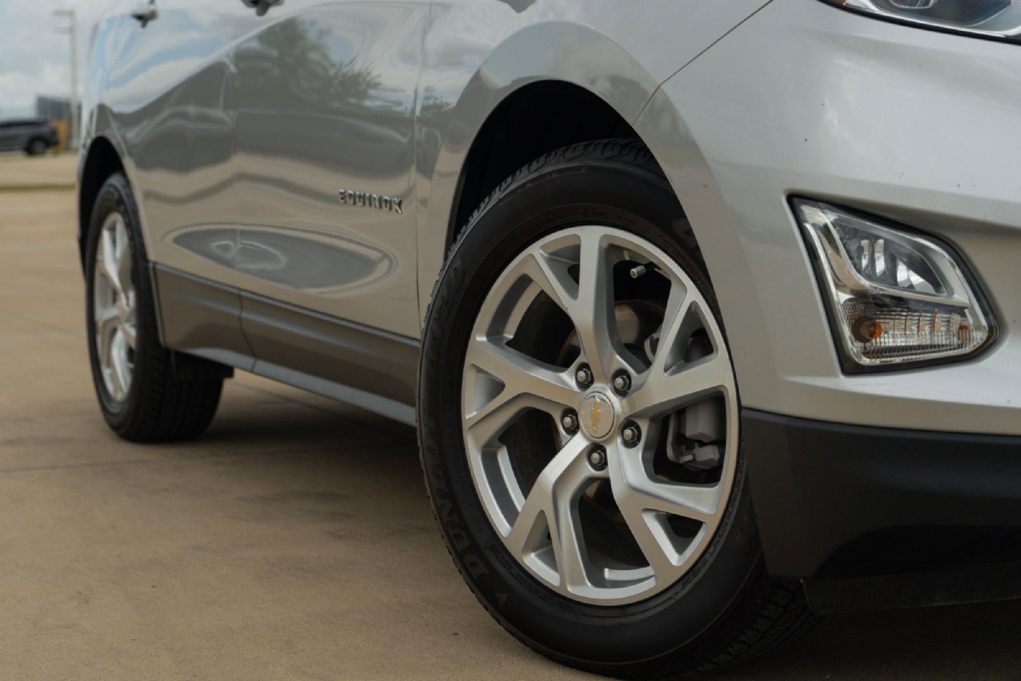 Used 2021 Chevrolet Equinox Premier FWD image 2