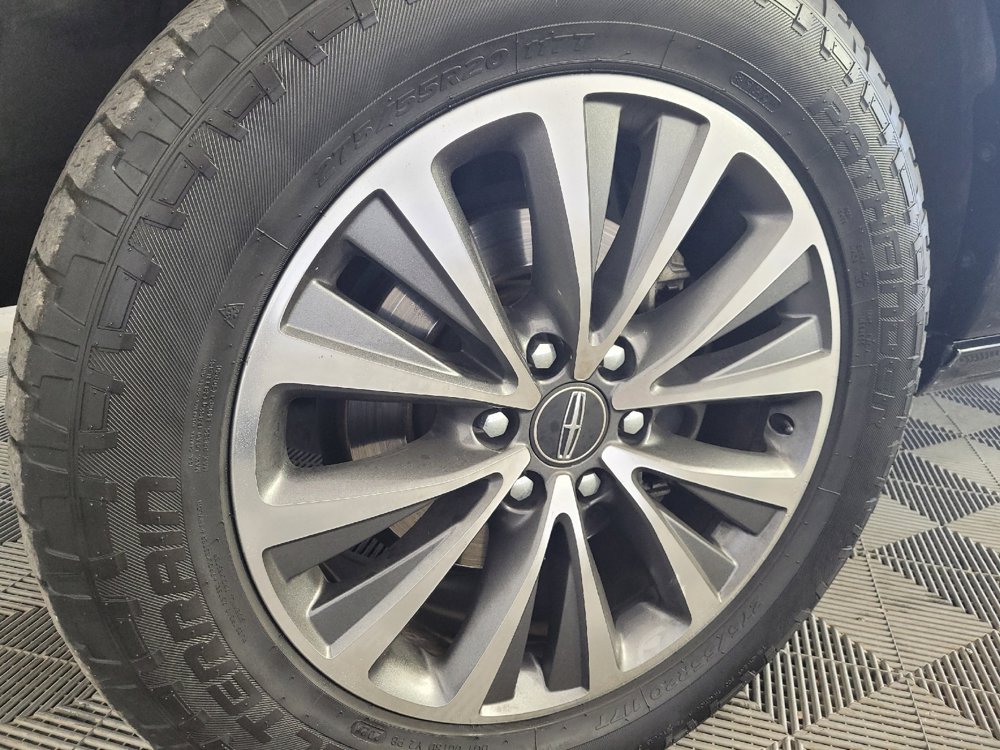 Used 2016 Lincoln Navigator Select RWD image 31