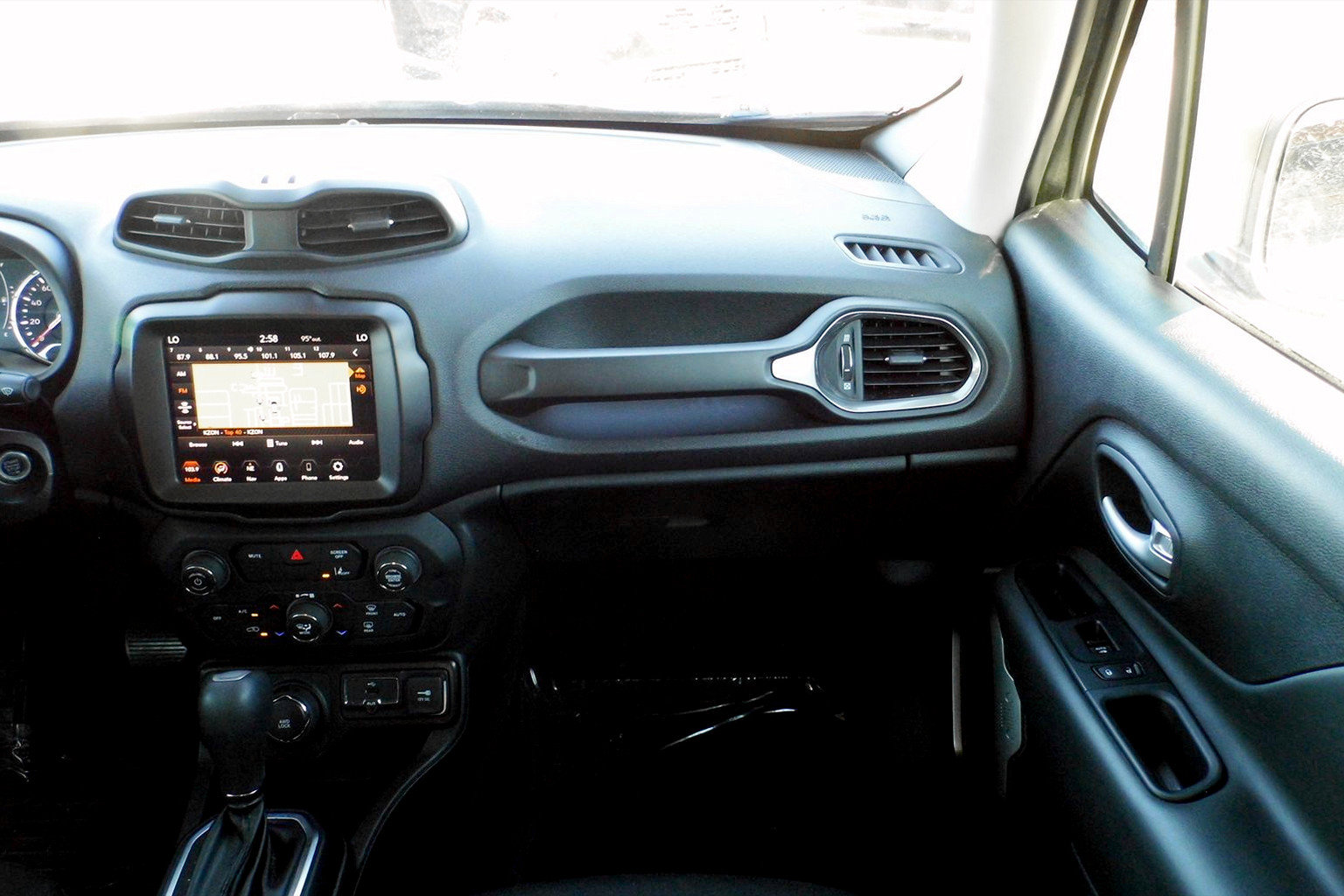 Used 2023 Jeep Renegade Latitude image 21