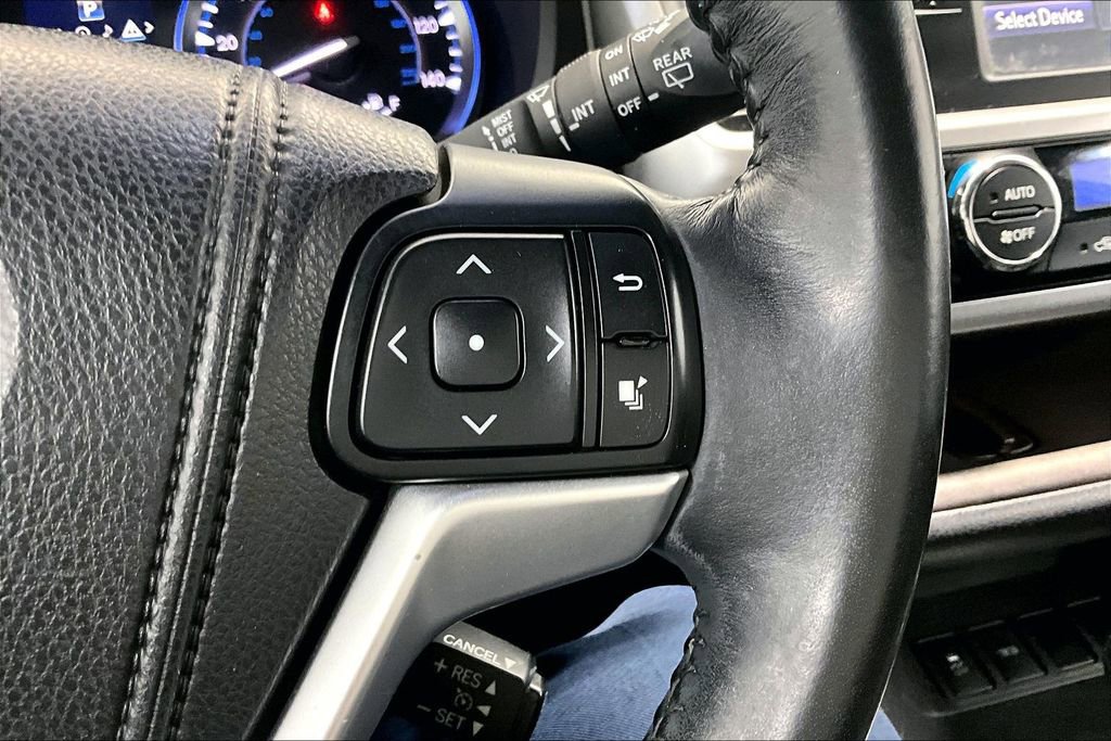 Used 2015 Toyota Highlander XLE image 25