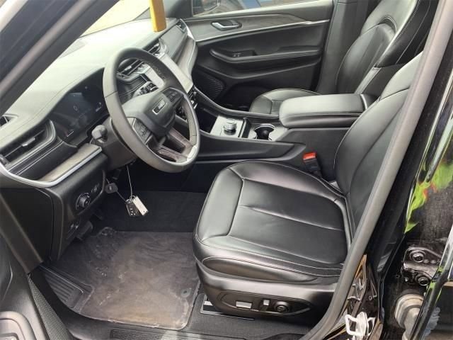 Used 2025 Jeep Grand Cherokee Limited RWD image 6