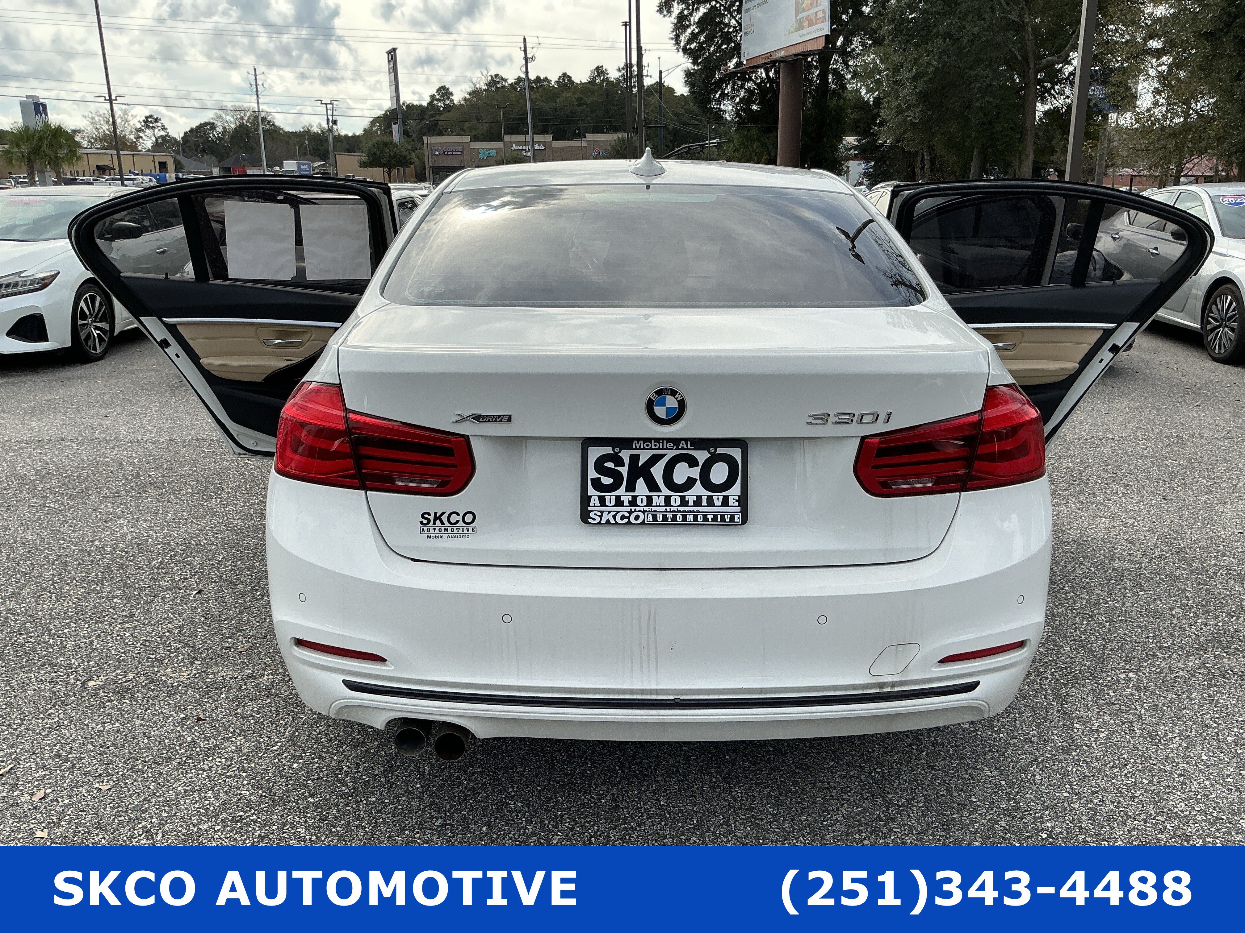 Used 2017 BMW 330i xDrive Sedan w/ Premium Package AWD/4WD image 34