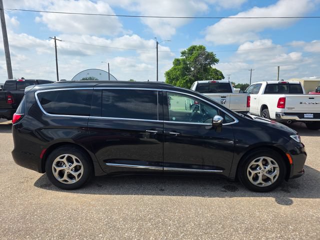 Used 2023 Chrysler Pacifica Limited FWD image 8
