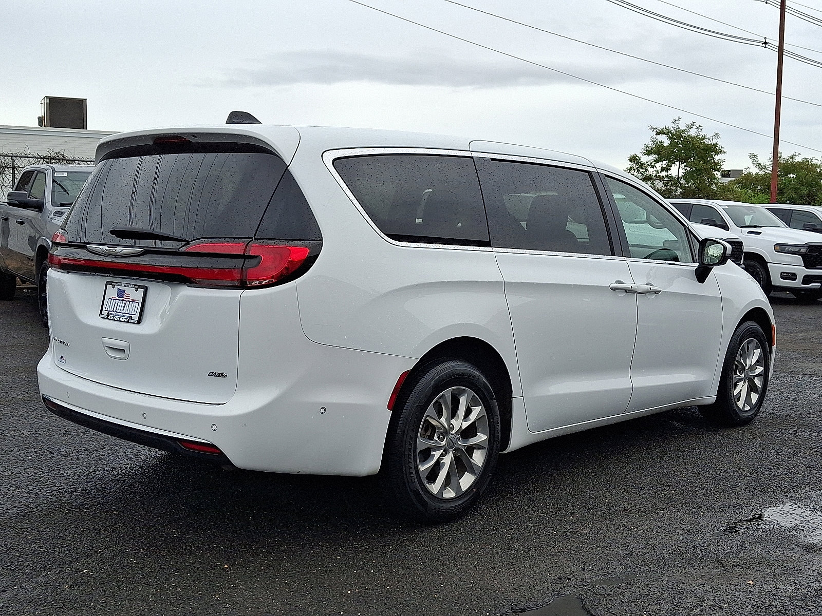 Certified 2023 Chrysler Pacifica Touring-L image 7