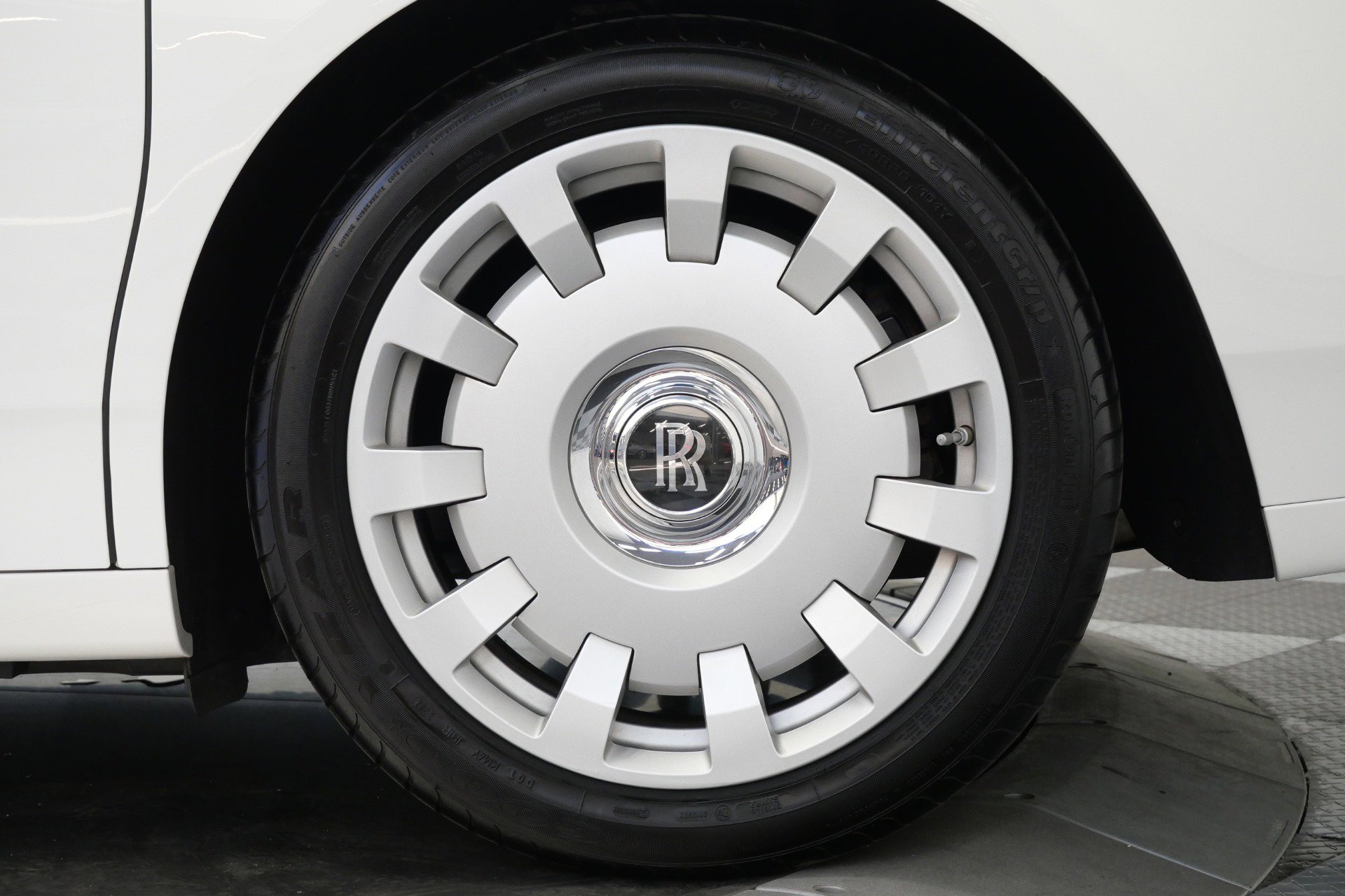 Used 2014 Rolls-Royce Ghost RWD image 11