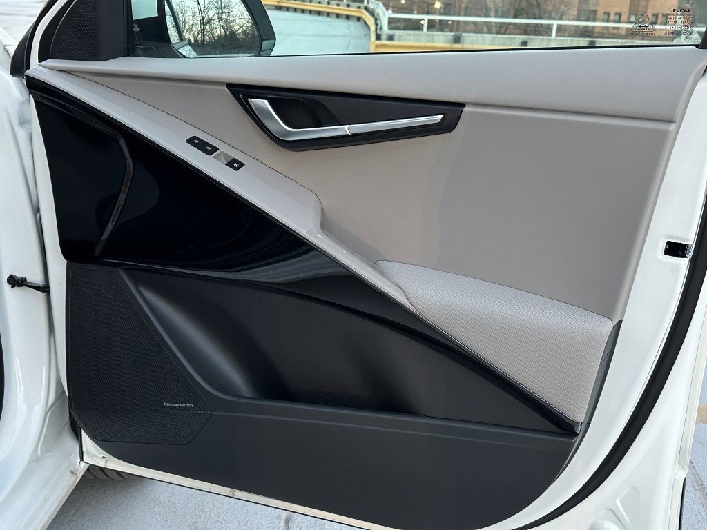 New 2025 Kia Niro Wave w/ Wave Preserve Package image 13