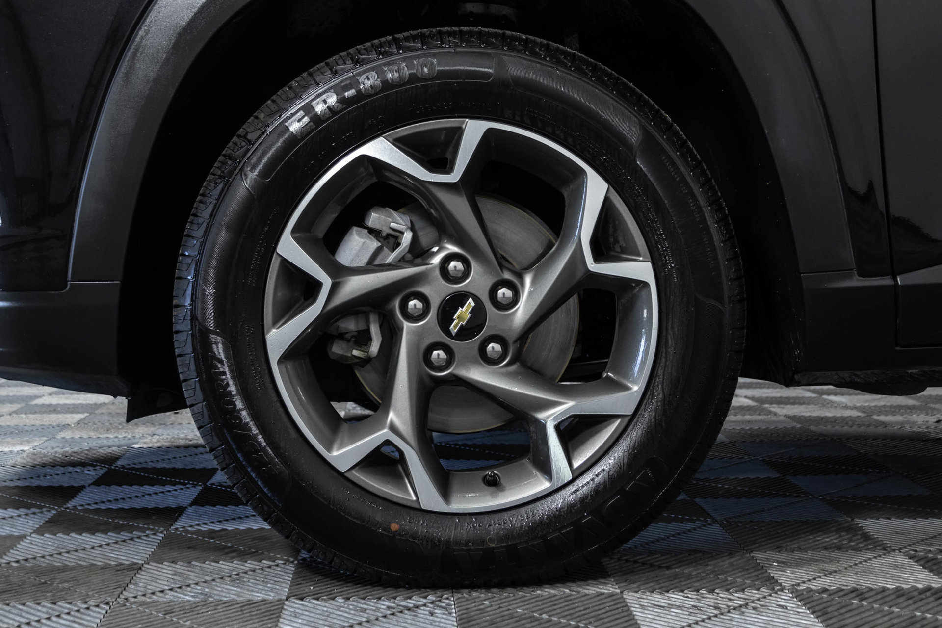 Used 2025 Chevrolet Trax LT FWD image 44
