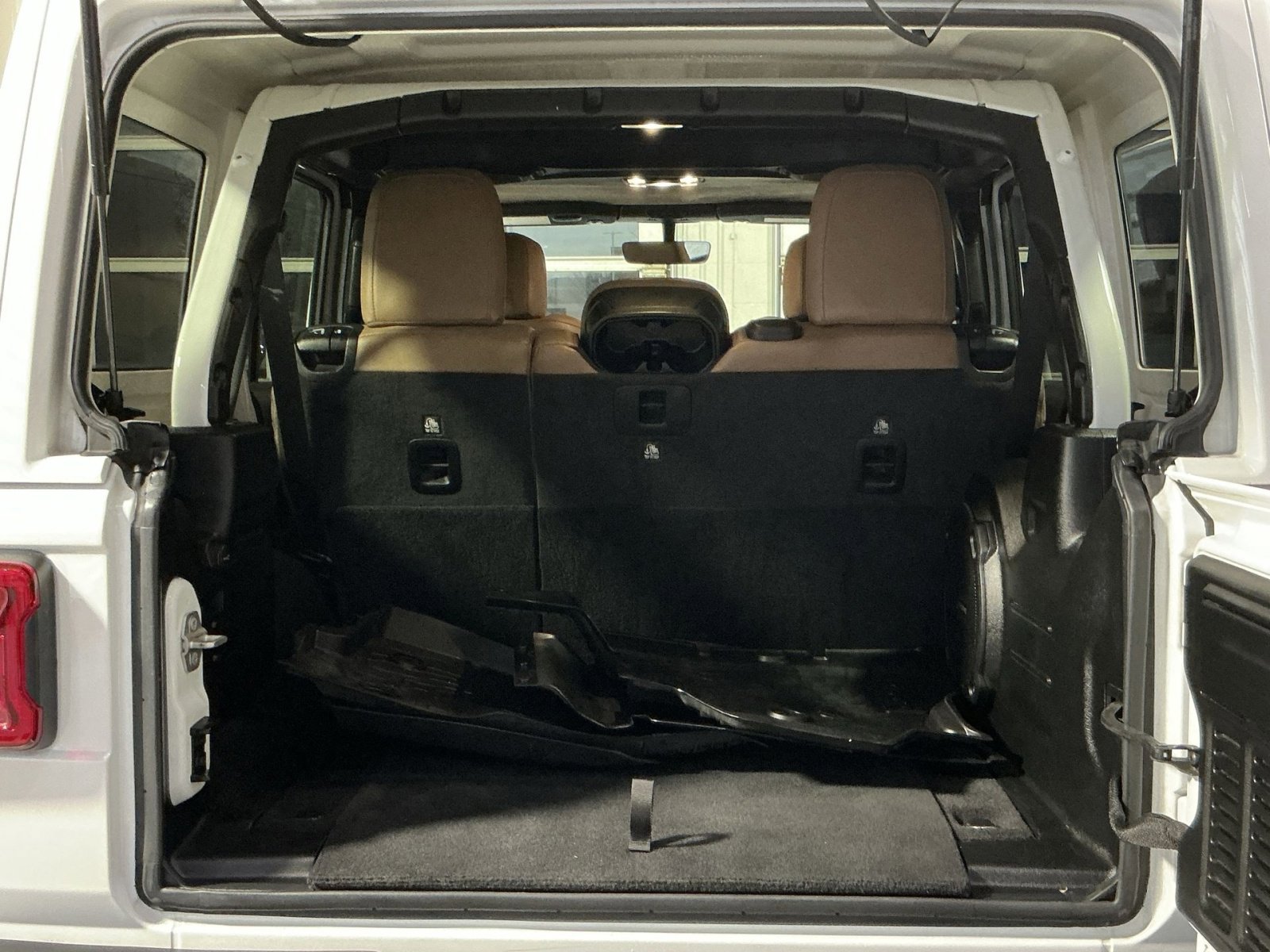 Used 2021 Jeep Wrangler Unlimited Rubicon image 32