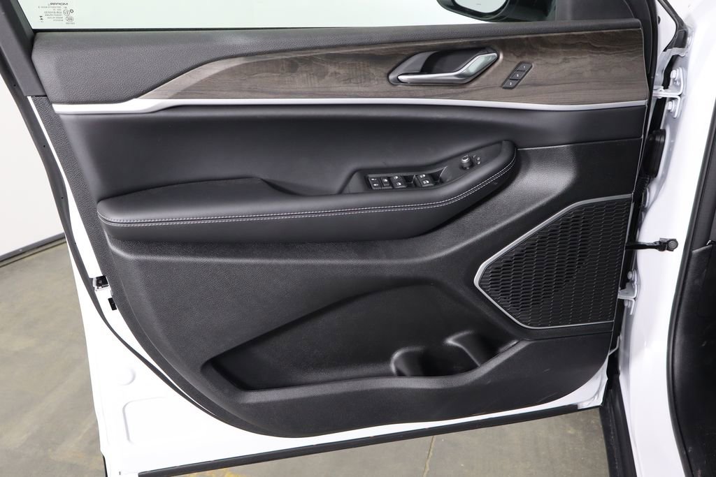 New 2026 Jeep Grand Cherokee Limited w/ Limited Altitude Package image 18