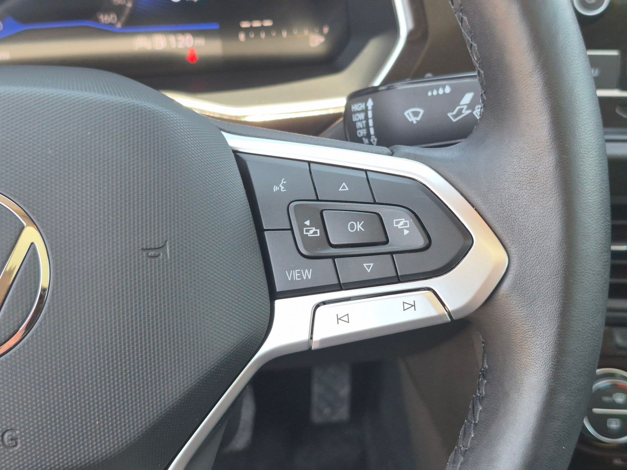 Used 2024 Volkswagen Jetta SE w/ Panoramic Sunroof Package FWD image 22