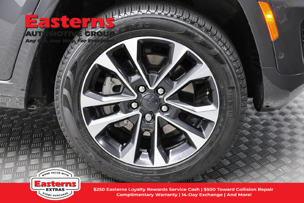 Used 2023 Jeep Grand Cherokee Overland AWD/4WD image 32