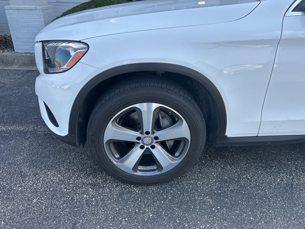 Used 2017 Mercedes-Benz GLC 300 4MATIC image 3