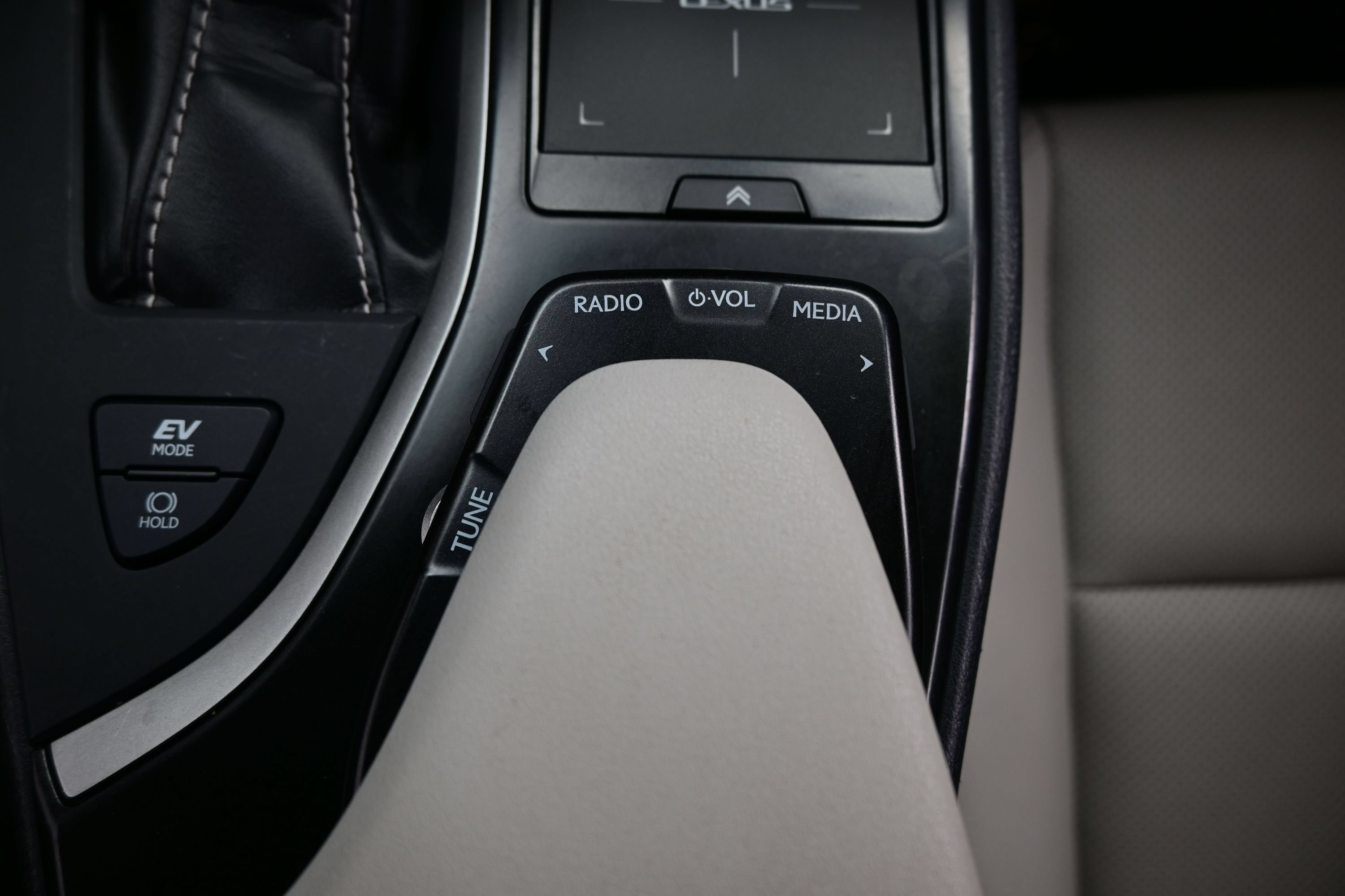 Used 2020 Lexus UX 250h w/ Premium Package AWD/4WD image 25