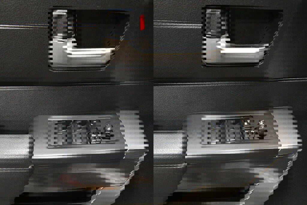 Used 2022 Toyota Tundra SR5 w/ SR5 Premium Package image 11