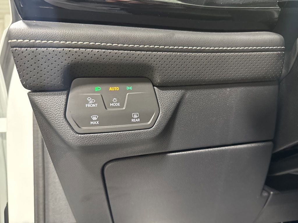 Used 2025 Volkswagen Atlas Cross Sport SE image 22