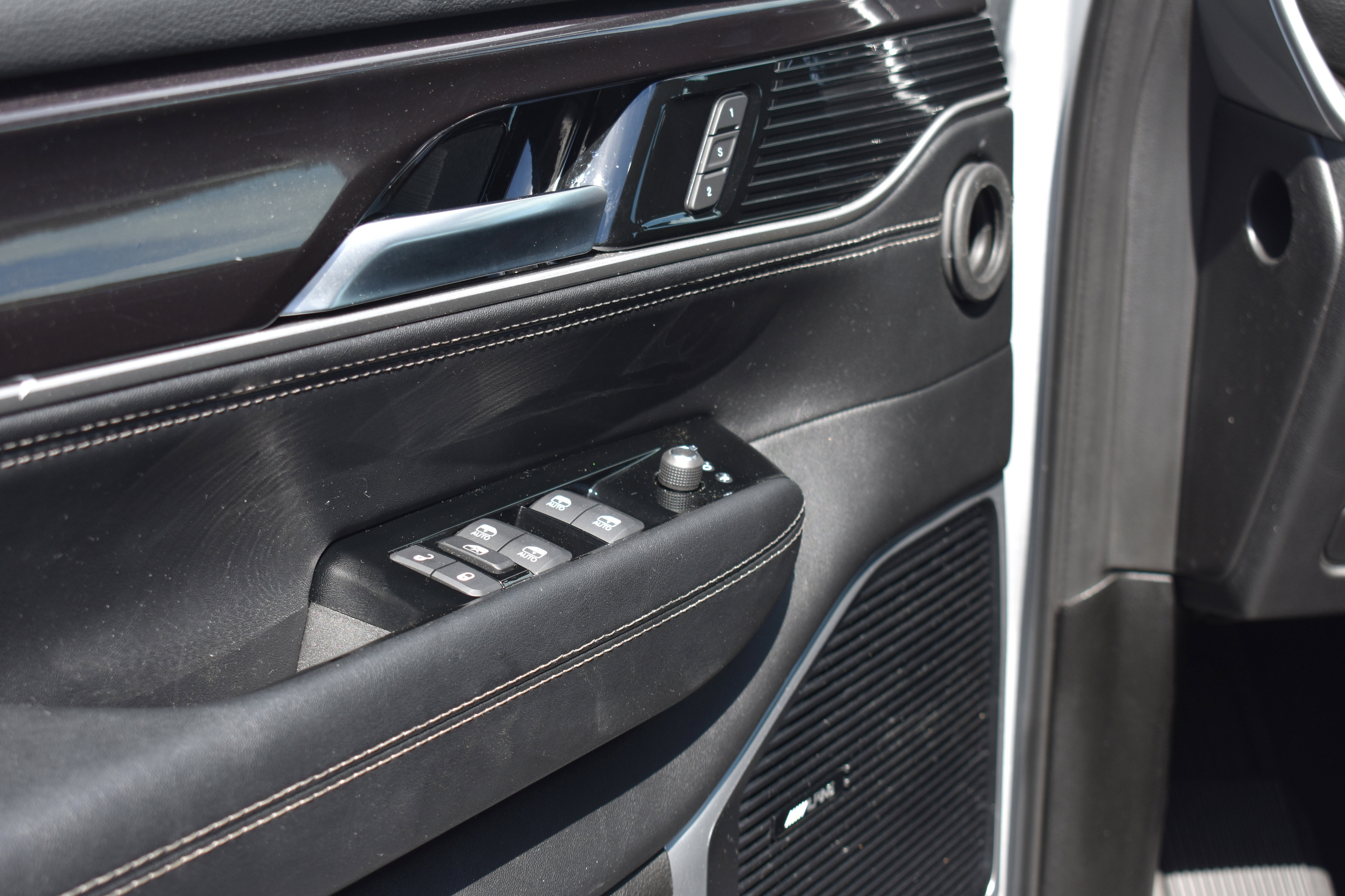 Used 2024 Jeep Wagoneer 4WD w/ Premium Group I image 14