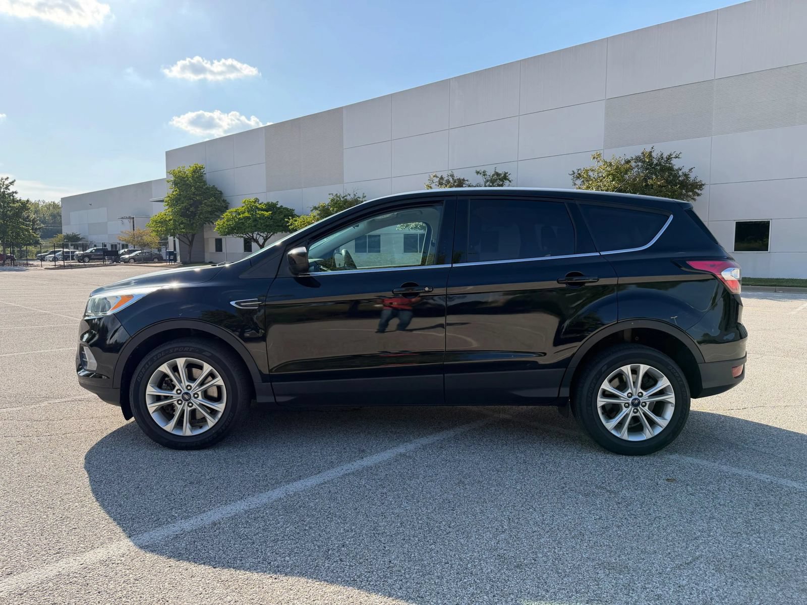 Used 2017 Ford Escape SE FWD image 4