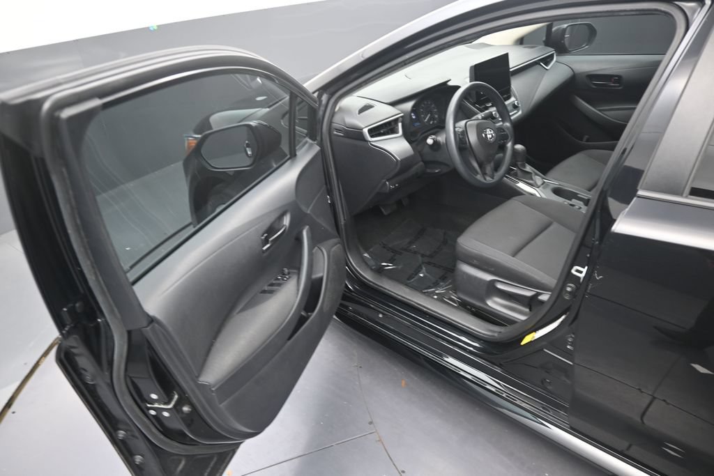 Used 2023 Toyota Corolla LE FWD image 10