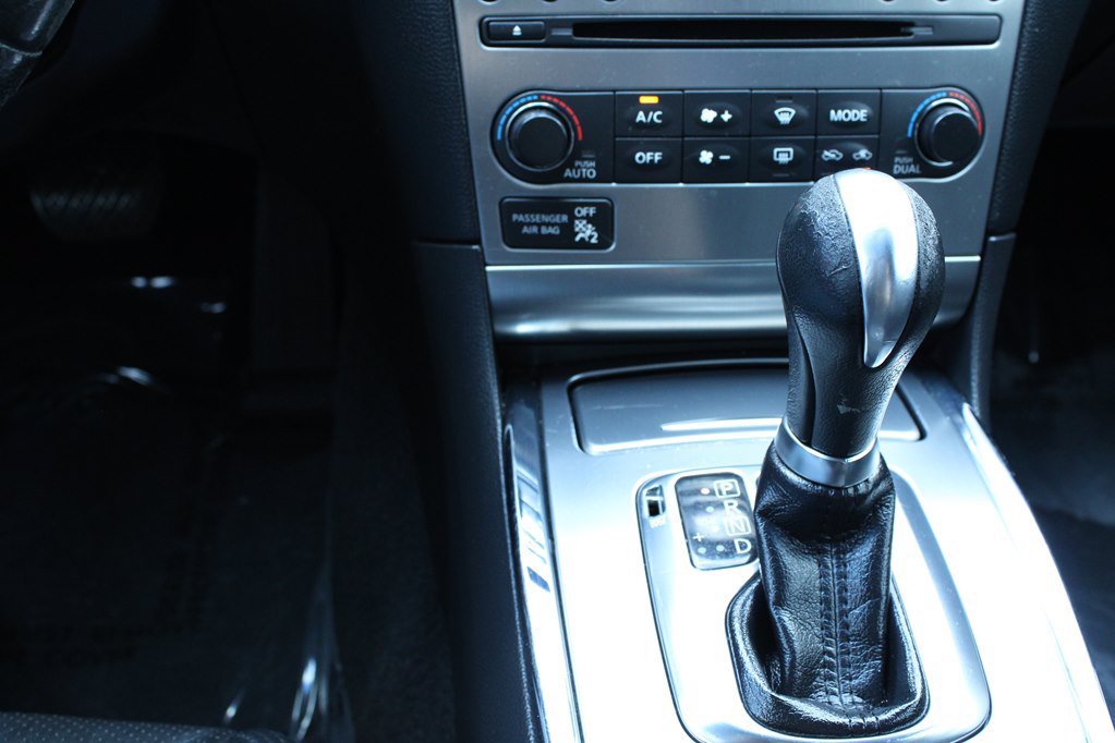 Used 2015 INFINITI Q40 w/ Navigation Package RWD image 17