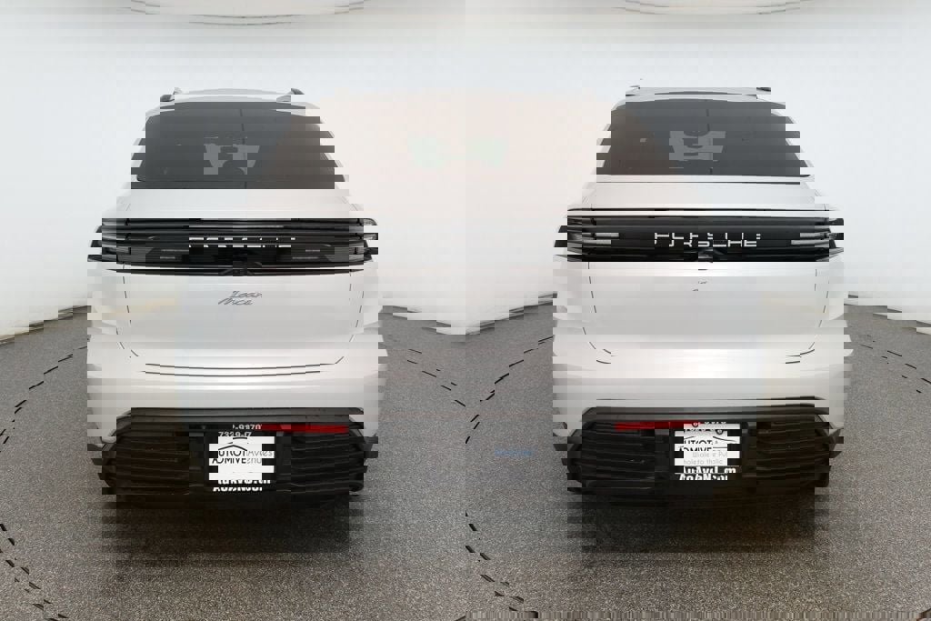 Used 2025 Porsche Macan Electric w/ Premium Package image 5