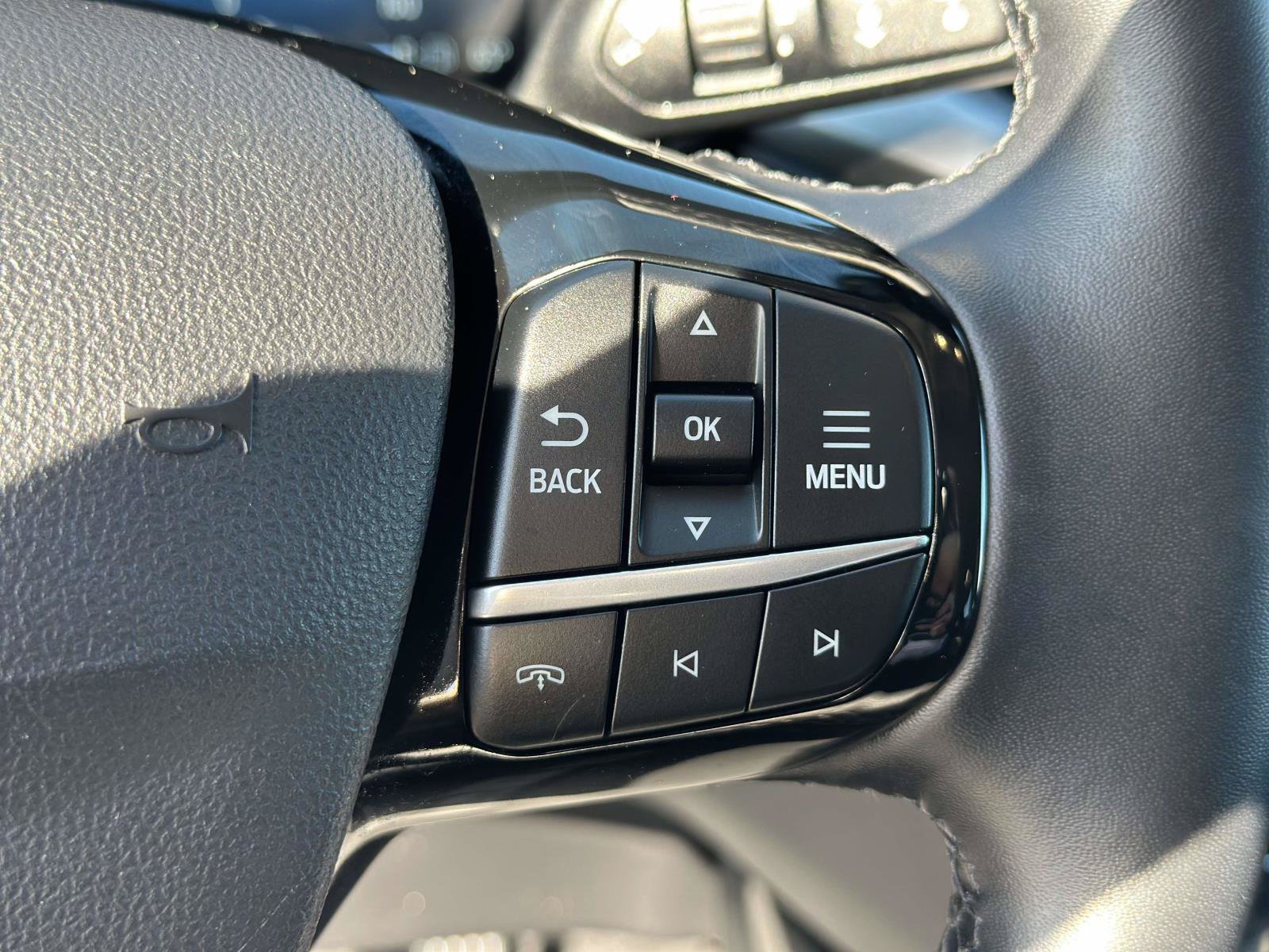 Used 2025 Ford Escape Platinum FWD image 18