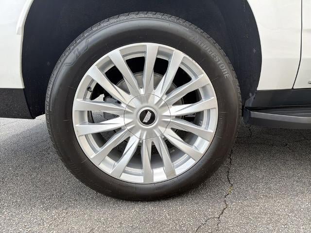 Certified 2023 Cadillac Escalade ESV Luxury w/ LPO, Illumination Package AWD/4WD image 17