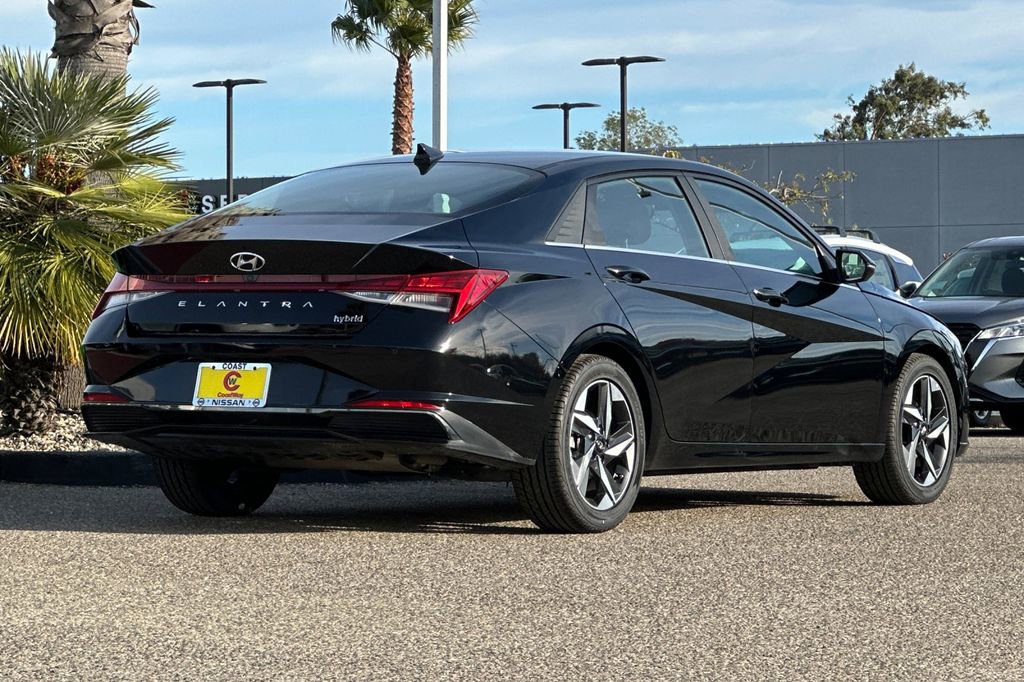 Used 2023 Hyundai Elantra Limited image 4