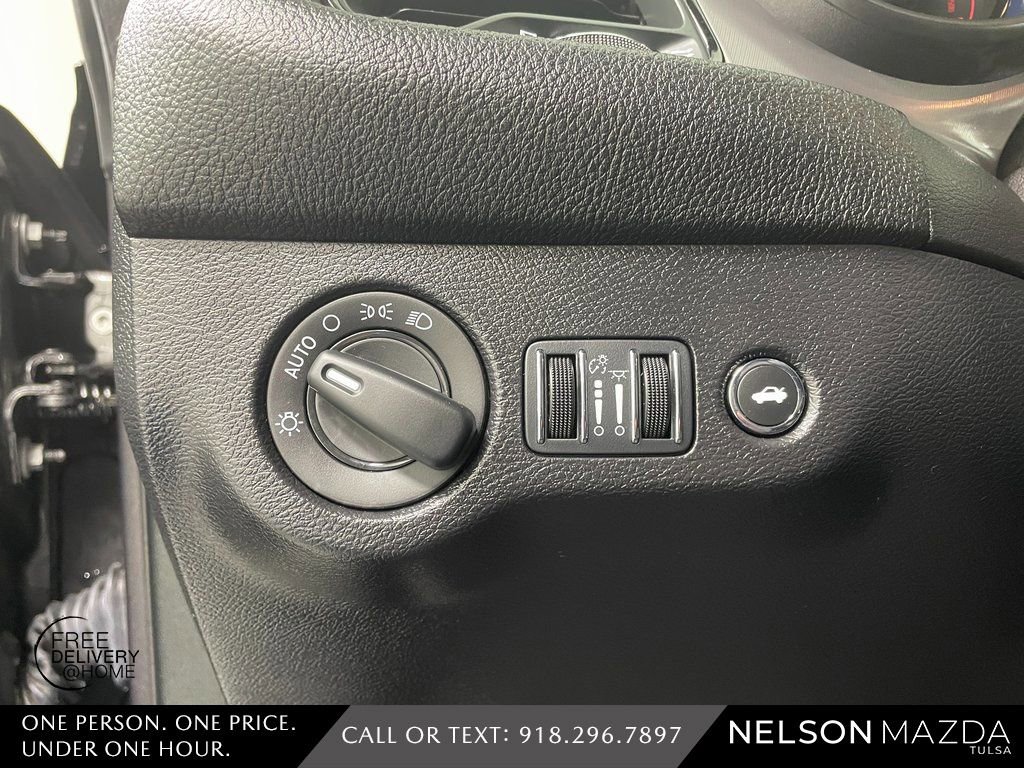Used 2023 Dodge Challenger R/T w/ Blacktop Package image 22