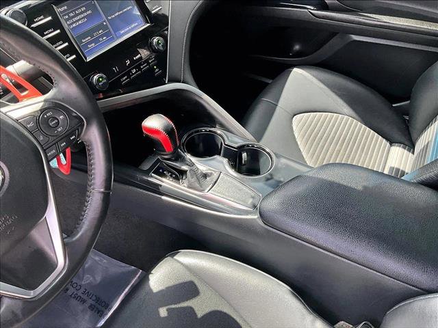 Used 2018 Toyota Camry SE image 12