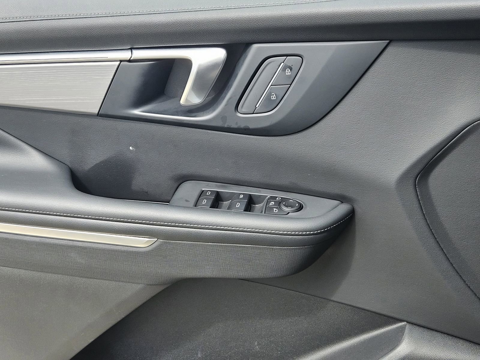 Used 2025 Buick Enclave Preferred image 30