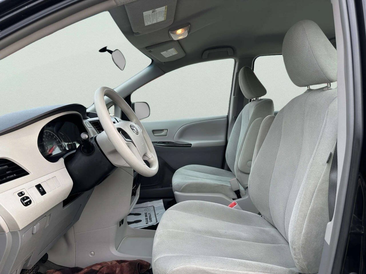 Used 2014 Toyota Sienna L FWD image 10