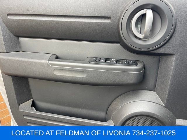 Used 2008 Dodge Nitro SXT image 16