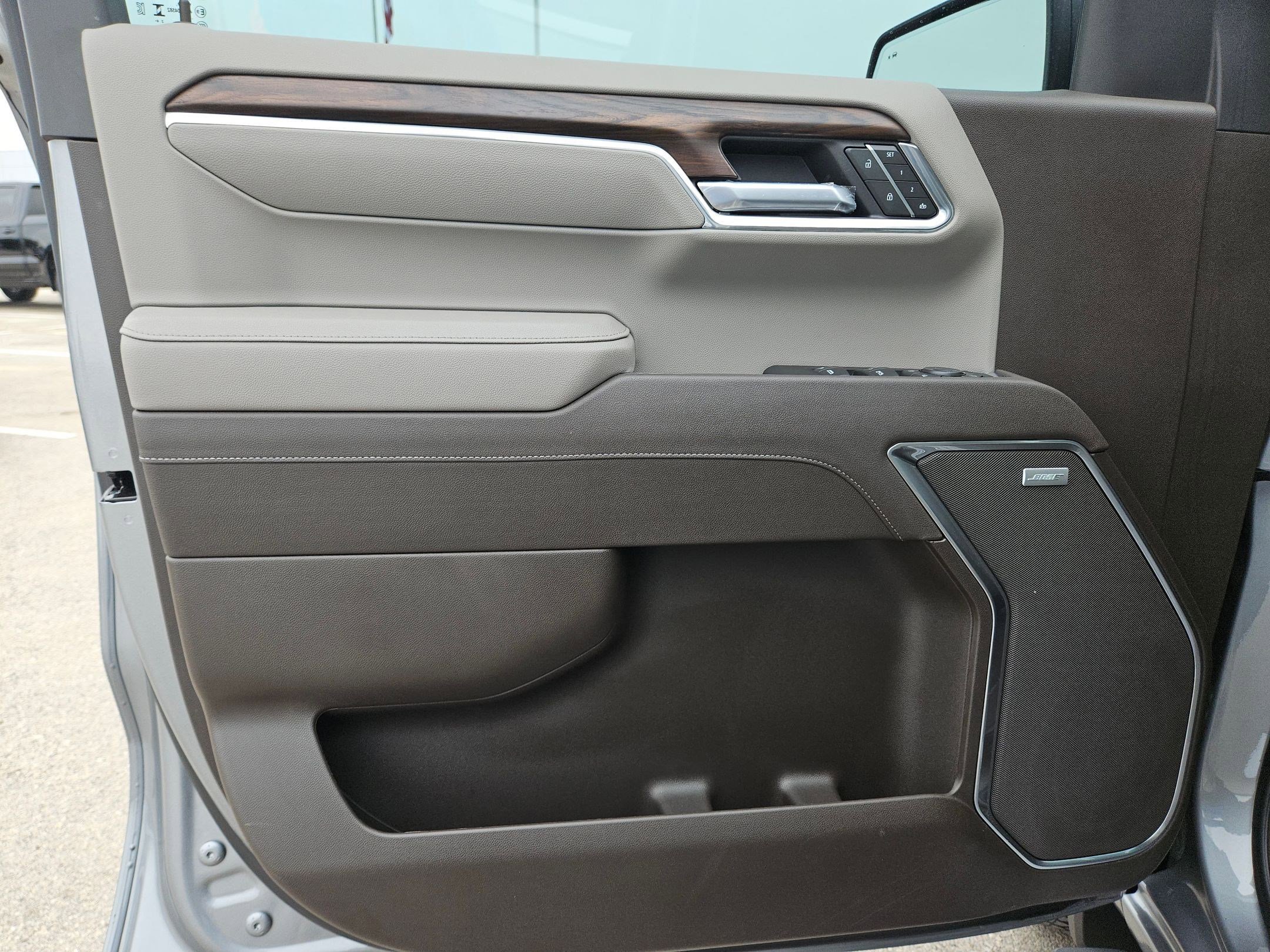 Used 2025 GMC Sierra 1500 SLT RWD image 11