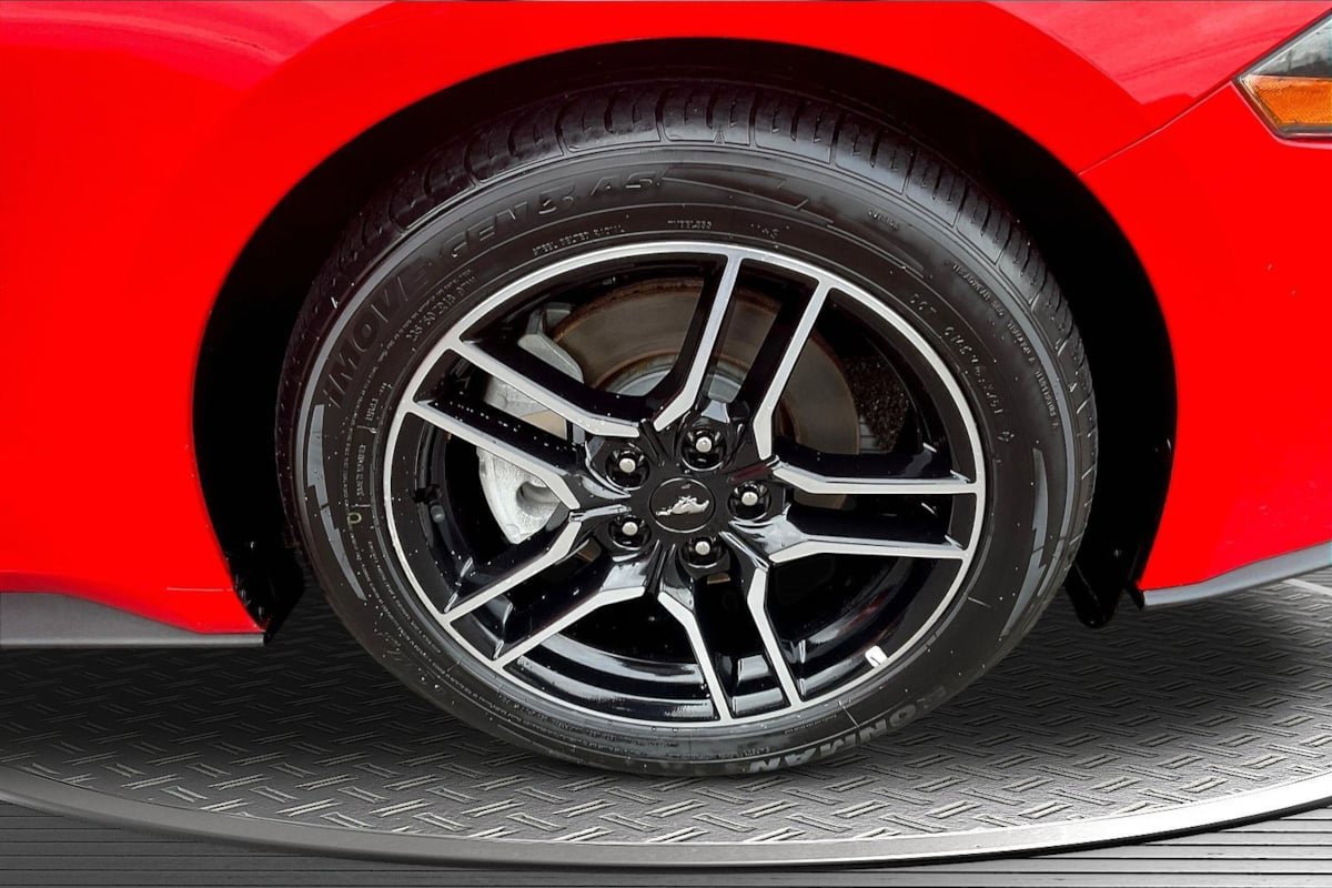 Used 2019 Ford Mustang Premium RWD image 32