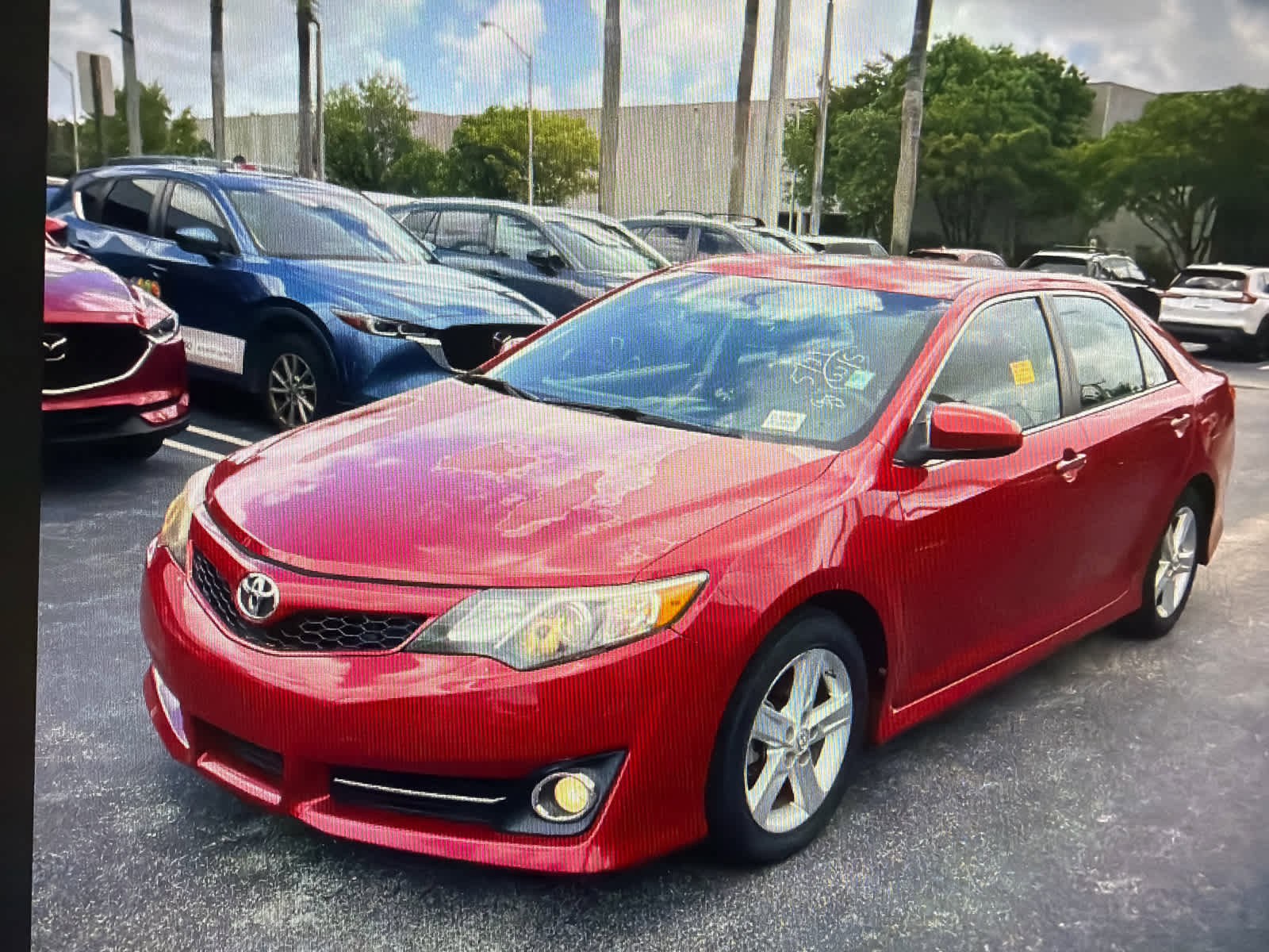 Used 2014 Toyota Camry SE FWD image 2