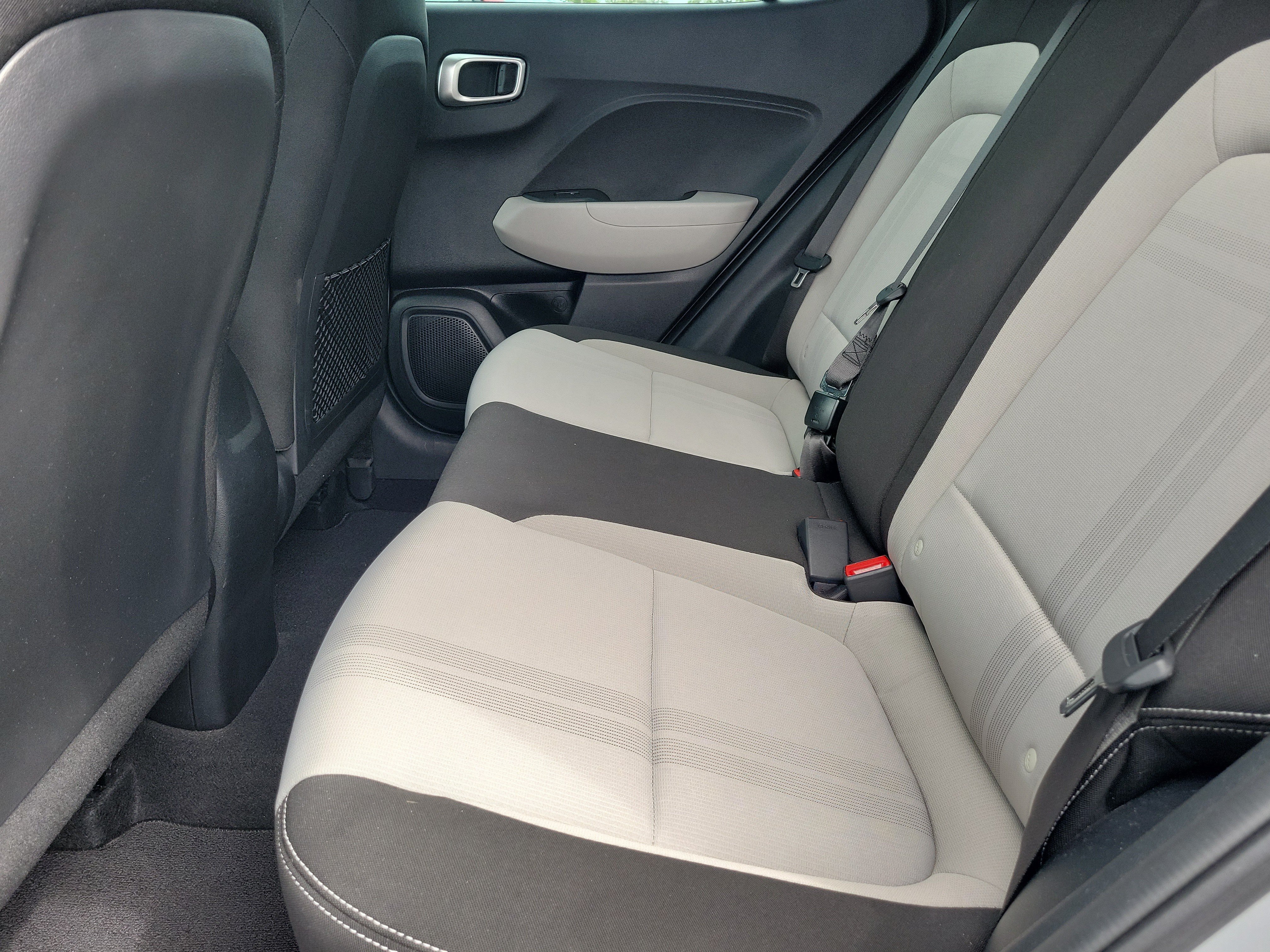 Used 2021 Hyundai Venue SEL FWD image 11