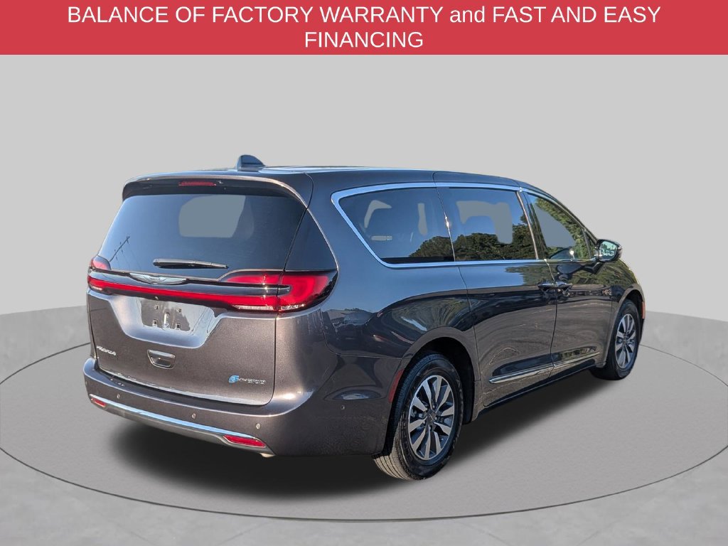 Used 2023 Chrysler Pacifica Limited FWD image 4