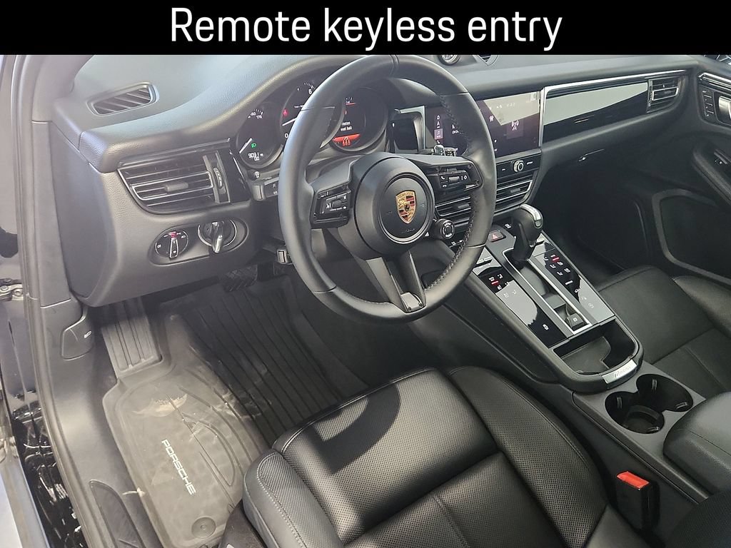 Certified 2026 Porsche Macan AWD/4WD image 4